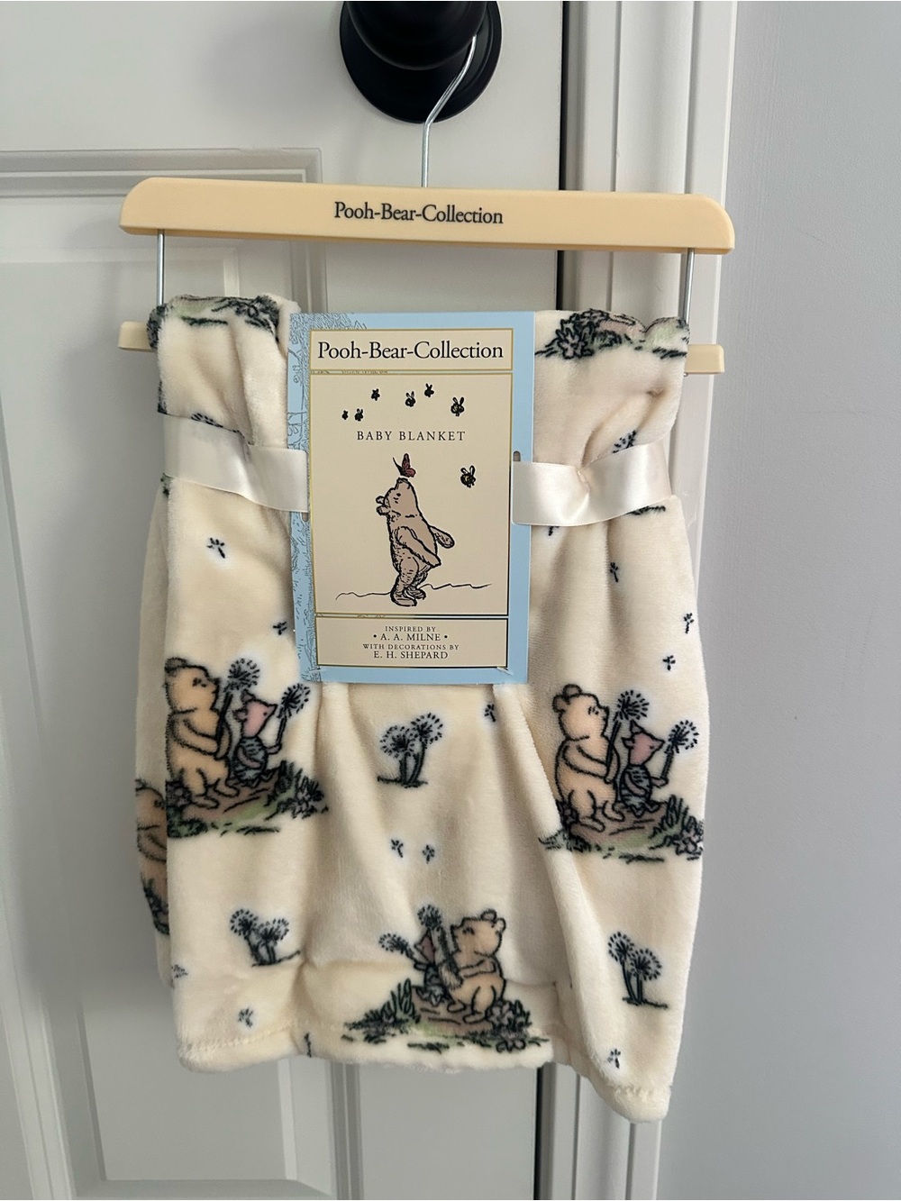 Pooh-Bear-Collection Cream Baby Blanket - Soft Winnie the Pooh Throw